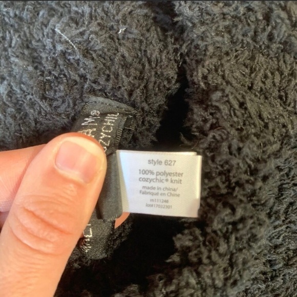 Barefoot Dreams black & gray beach fringe poncho one size - Picture 12 of 12